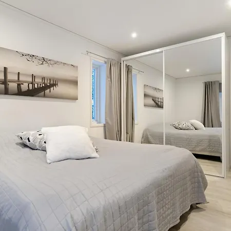 Вилла Luxury Lakeside By Lapland Host Рованиеми